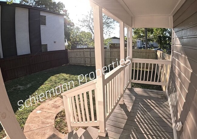 Building Photo - 202 N Getzendaner St