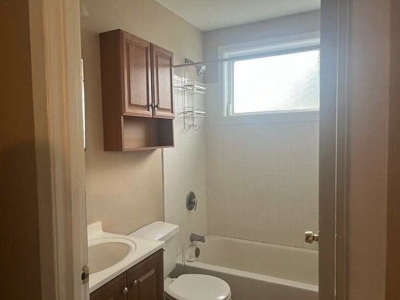 Building Photo - 2110 Willow St