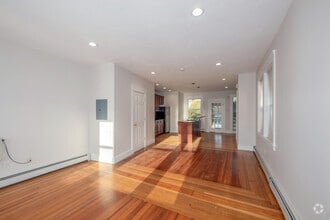 Interior Photo - 98 Knight St
