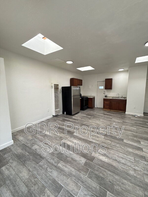 Building Photo - 3209 Burton Ave SE