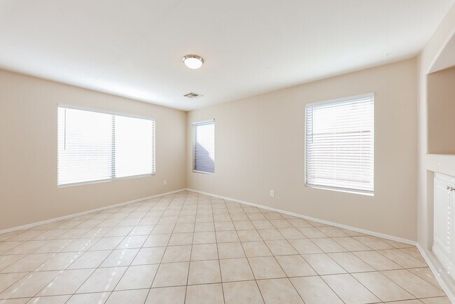 Building Photo - 16255 N 158th Dr