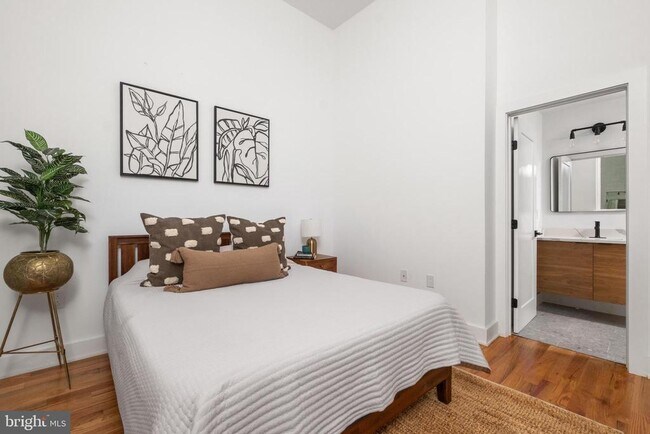 Building Photo - 1221 4 St