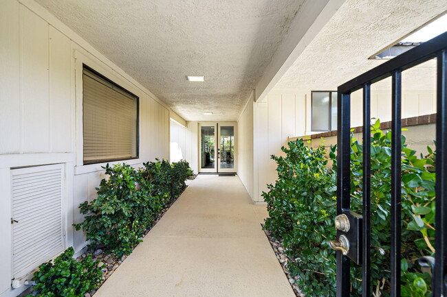 Building Photo - 34 Duke Dr