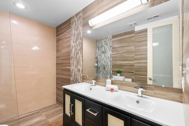 Building Photo - Stylish 2-Level Condo with Private Yard & Chef’s Kitchen Near Petworth Metro!