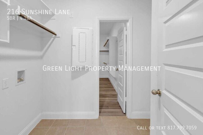 Building Photo - 216 Sunshine Ln