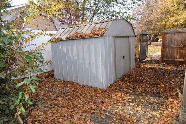 Building Photo - 2 bed 2 bath Hayden rancher duplex