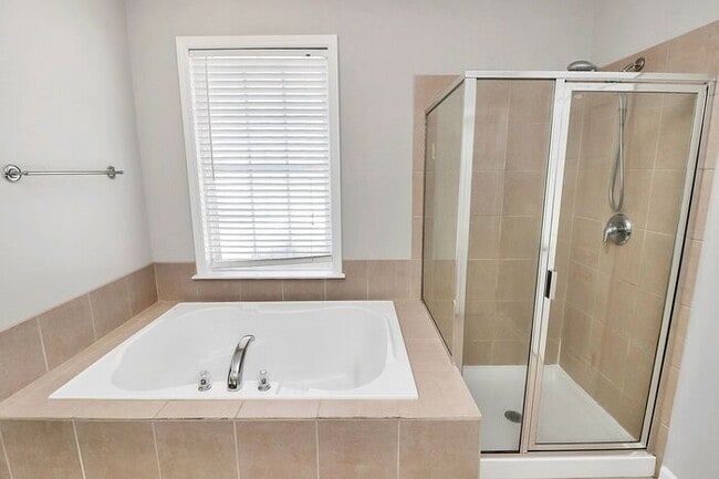 Building Photo - Gorgeous 3BD/2.5BA Craftsman Style Home in the Westmoreland Community!