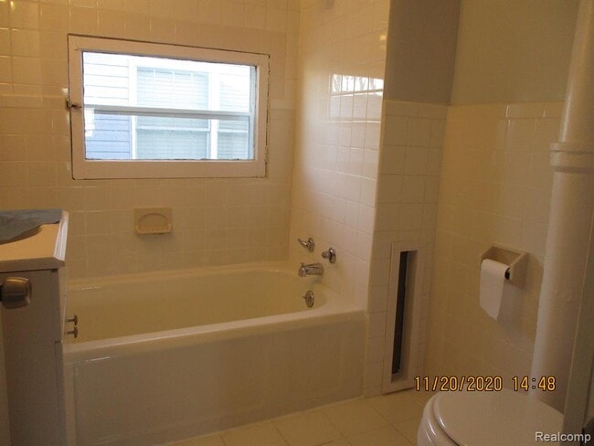 Building Photo - 160 Roehrig St