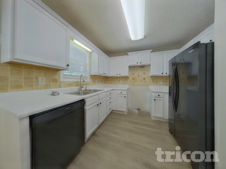 Building Photo - 89 Hugh Ave