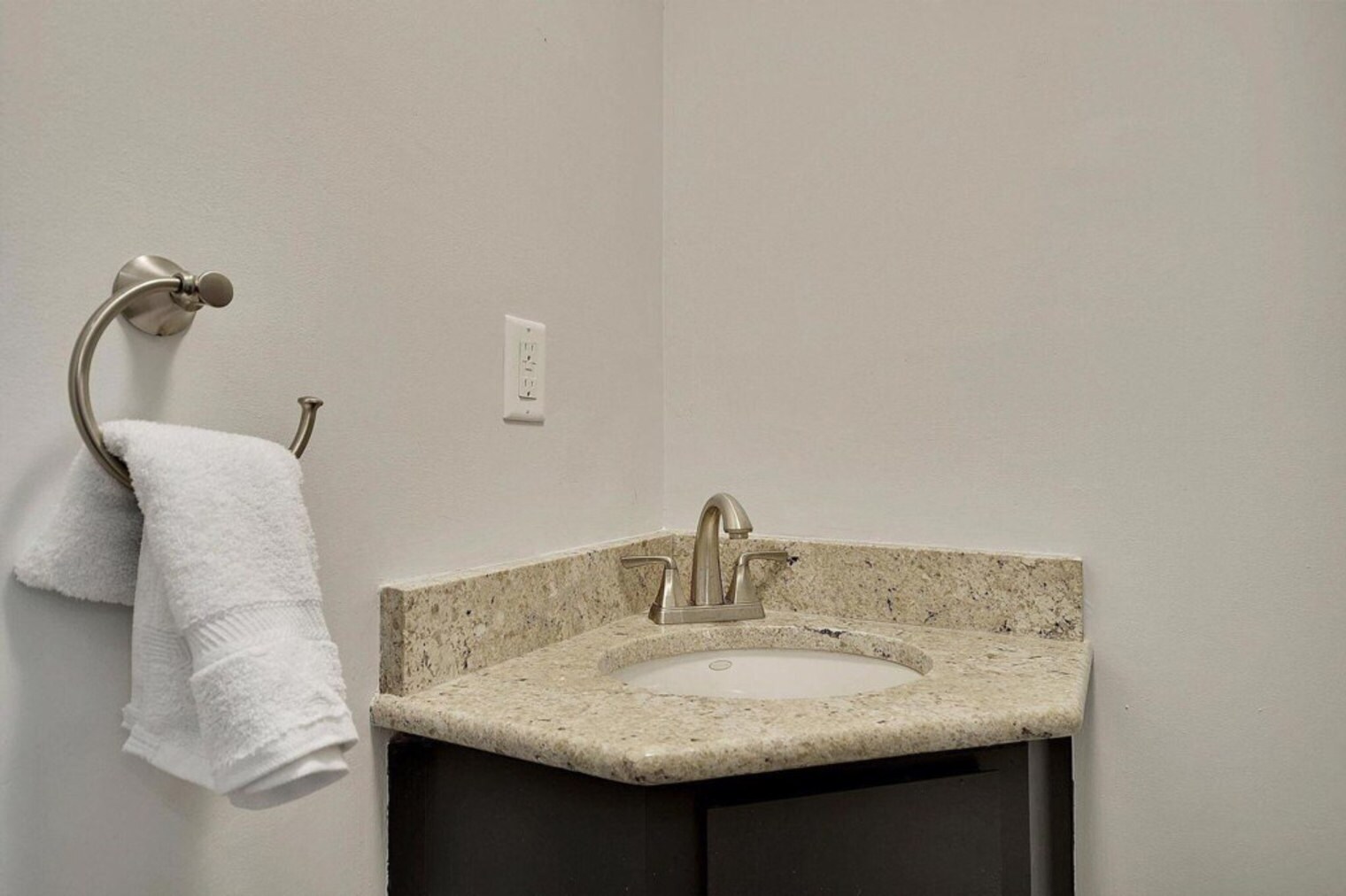 Building Photo - 169 1/2 King St