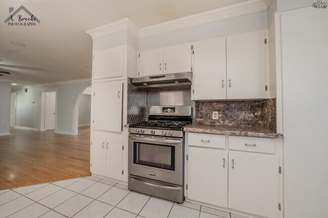 Building Photo - 2725 Devon Rd