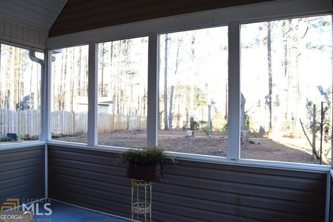 Building Photo - 45 Greenview Dr