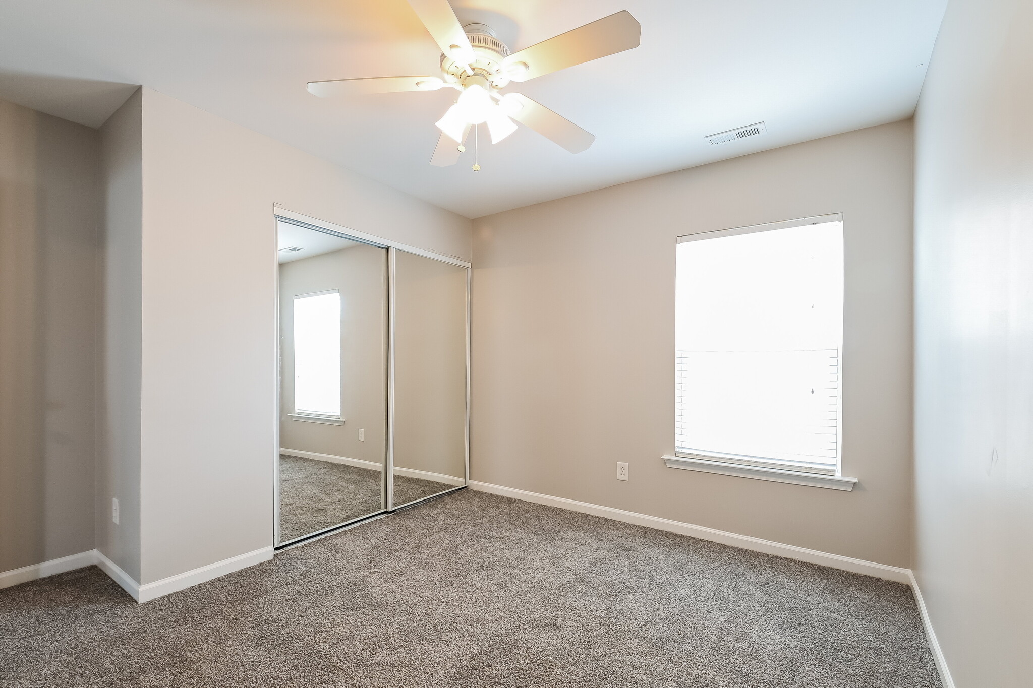 Building Photo - 304 Edgecroft Way