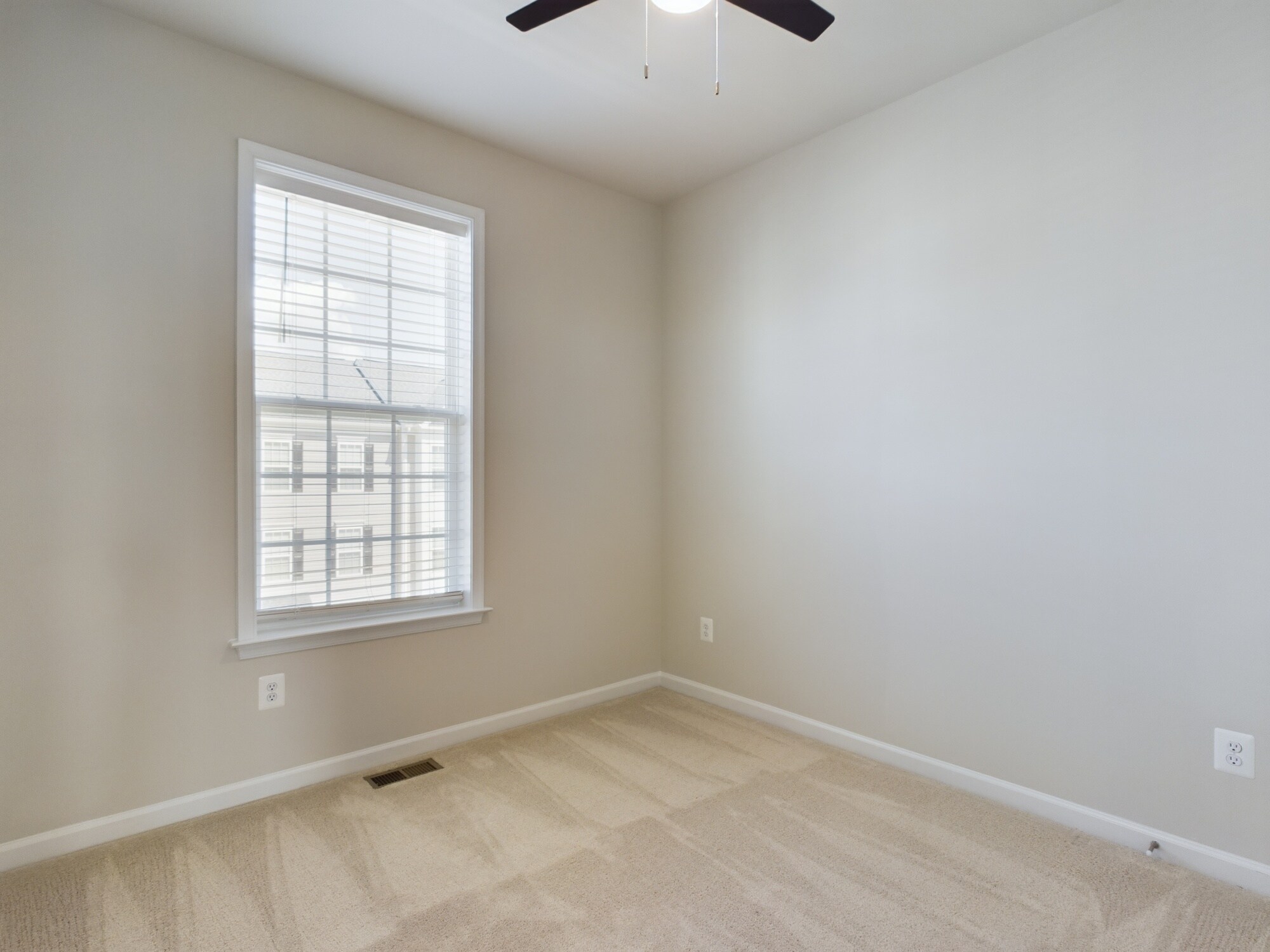 Building Photo - 25 Chester Ct