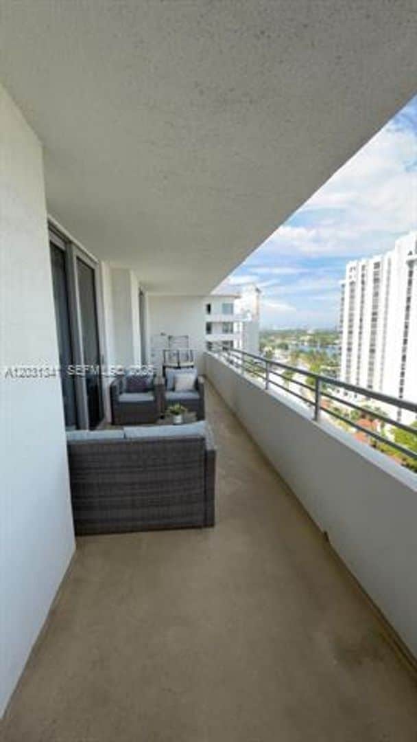 Building Photo - 5555 Collins Ave