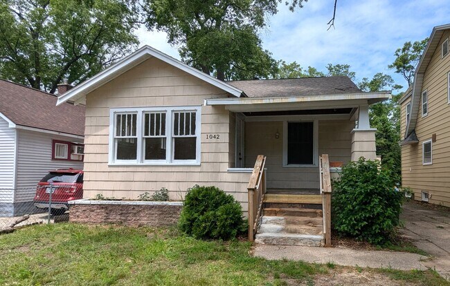 Primary Photo - 1042 Ada Ave