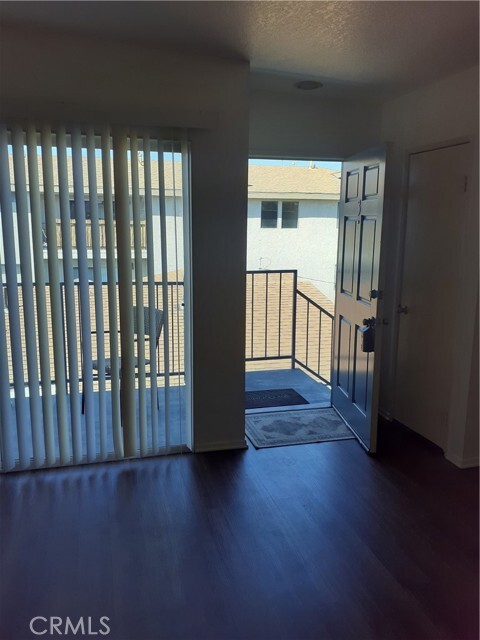 Building Photo - 2331 S Grand Ave