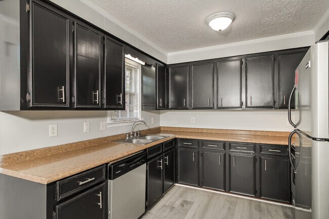 Building Photo - 528 Parlock Road