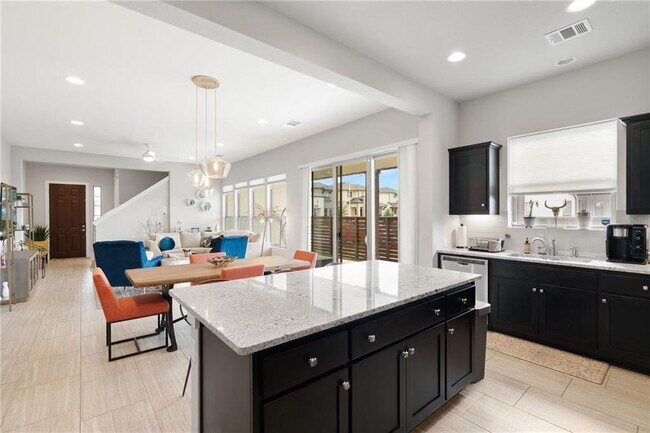 Building Photo - 1514 Arcilla St