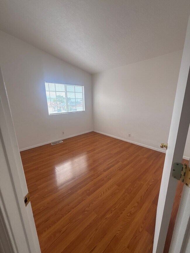 Building Photo - 4729 Chesapeake Pl NE