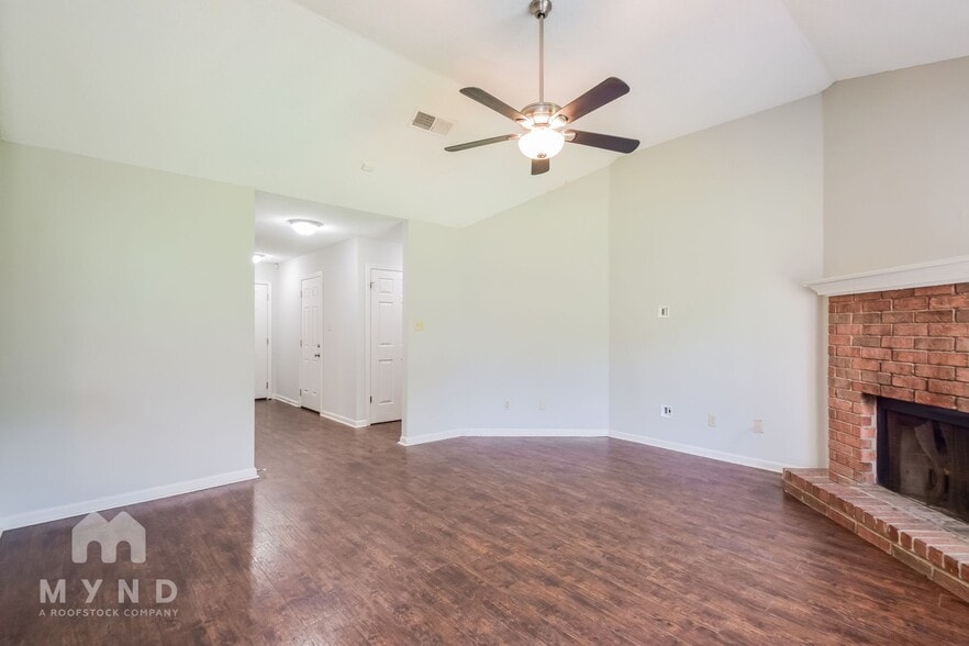 Building Photo - 6354 Amanda Oaks Cir N
