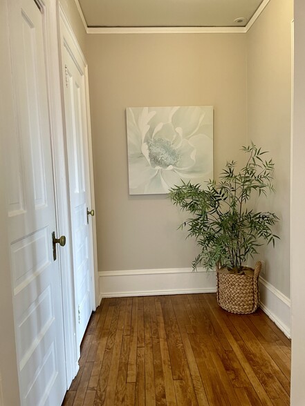 Closet Hall - 2028 E Lafayette Pl