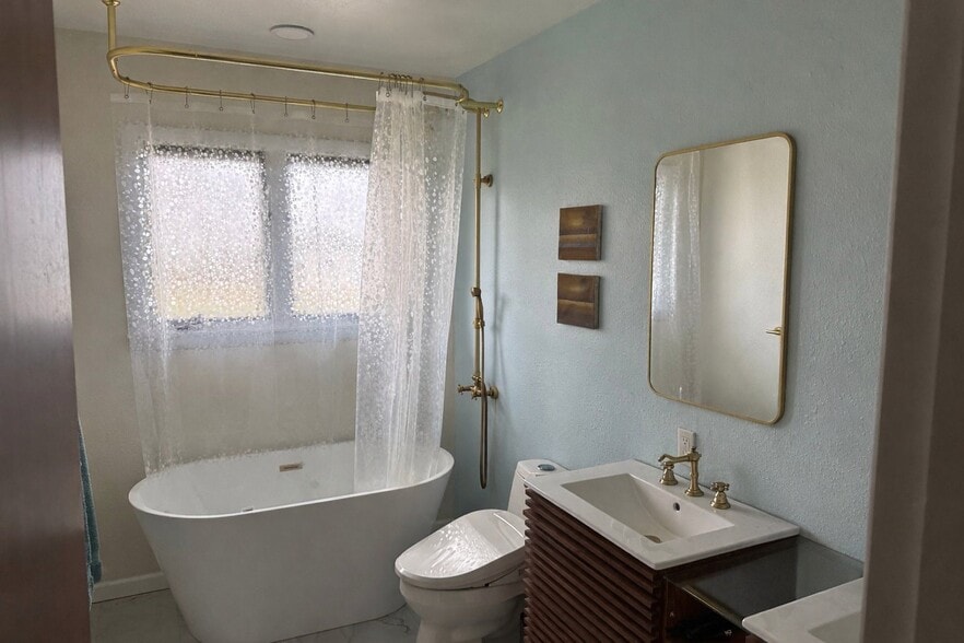 Building Photo - 4306 High Point Beach Ln