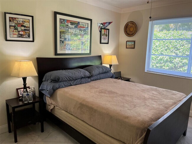 Building Photo - 639 W Oakland Park Blvd