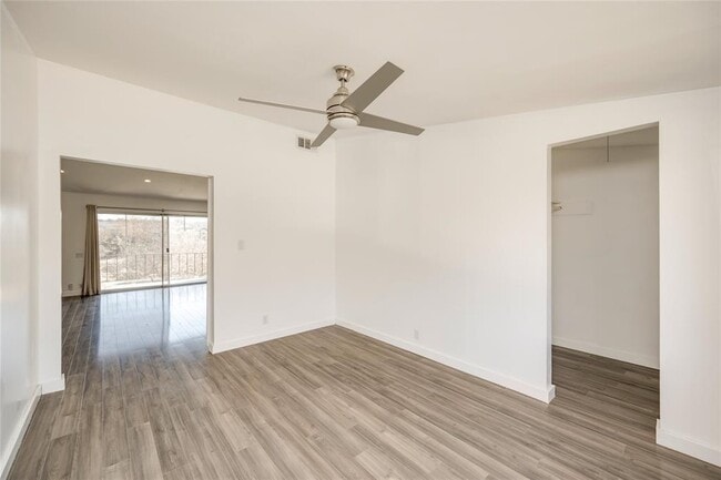 Building Photo - 1304 Mariposa Dr