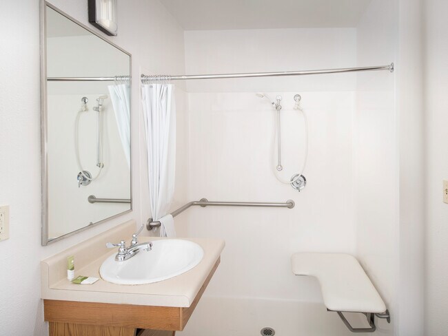 Building Photo - Furnished Studio-Las Cruces