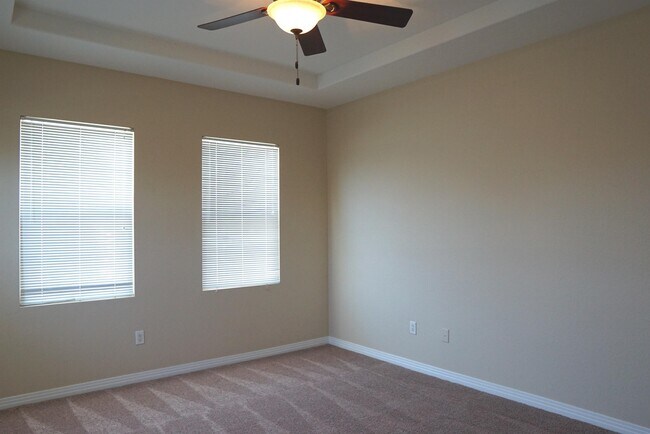 Building Photo - 35579 Domani Dr