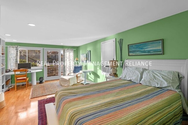 Building Photo - 19 Bayview Ave