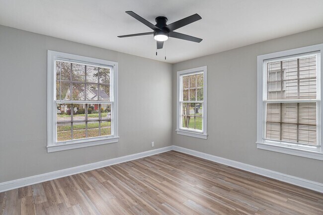 Building Photo - Highland Fully Remodeled 2 Bedroom Home