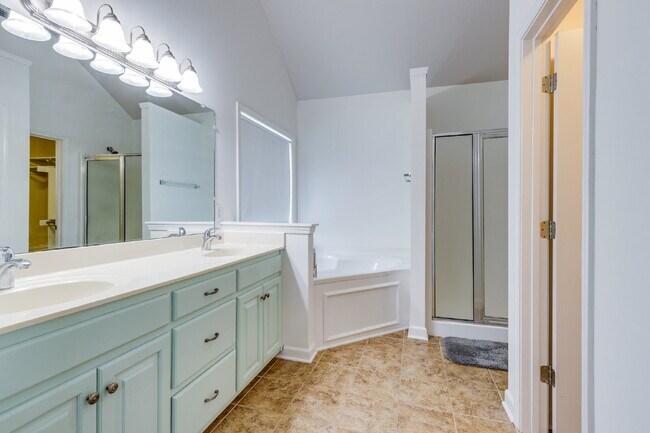 Building Photo - Spacious Spring Hill Rental in Sought-Afte...