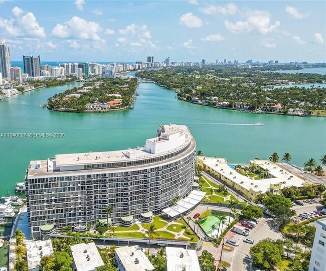 Building Photo - 900 Bay Dr