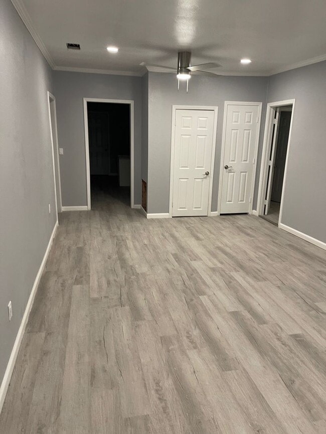 Building Photo - 3 bedrooms 2 baths - Only $1500 Per Month