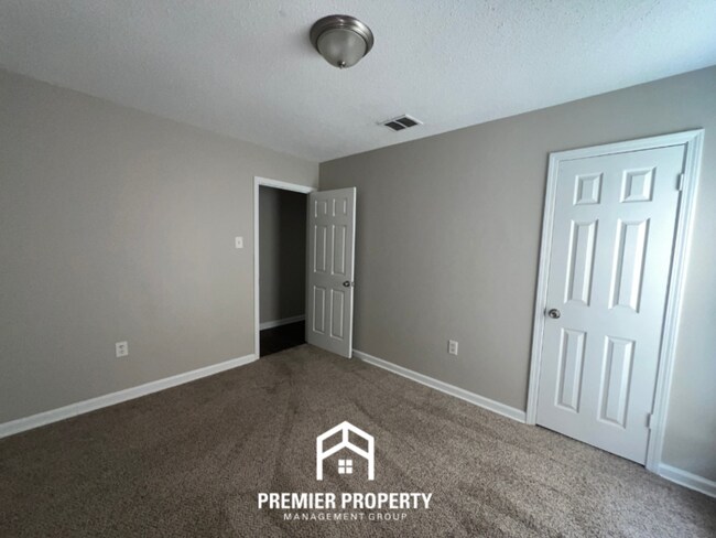 Building Photo - 4392 Spring Harbor Dr