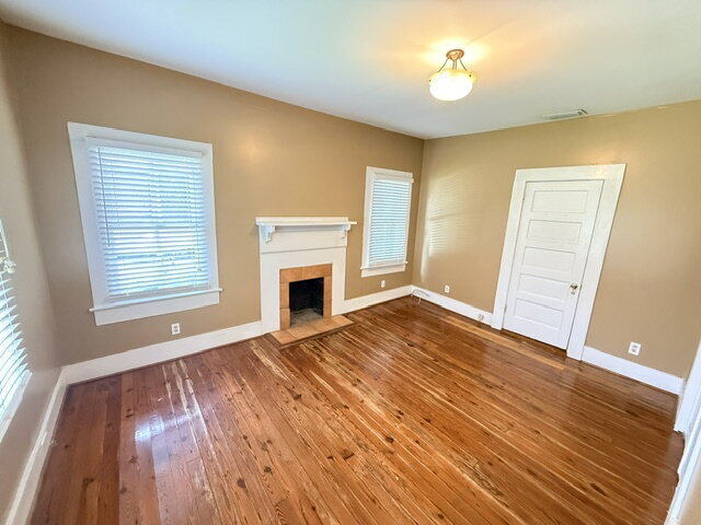 Building Photo - 2-bedroom, 1-bath home offers a comfortable and functional layout, making it a great choice for i...