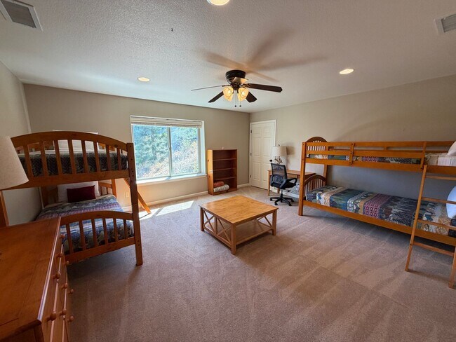 Building Photo - 799 Lookout Point Cir