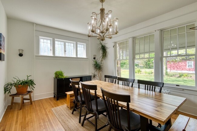 Building Photo - Spacious Living in a Prime Christiansburg Location