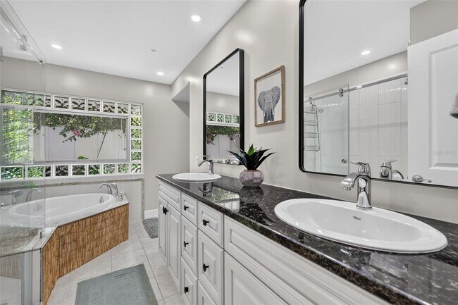 Building Photo - 567 Bird Key Dr