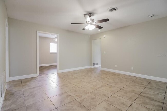 Building Photo - 734 Dunhill Dr