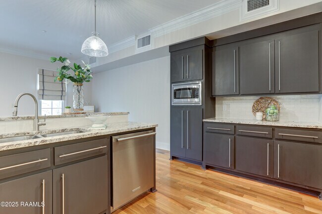 Building Photo - 605 Silverstone Rd