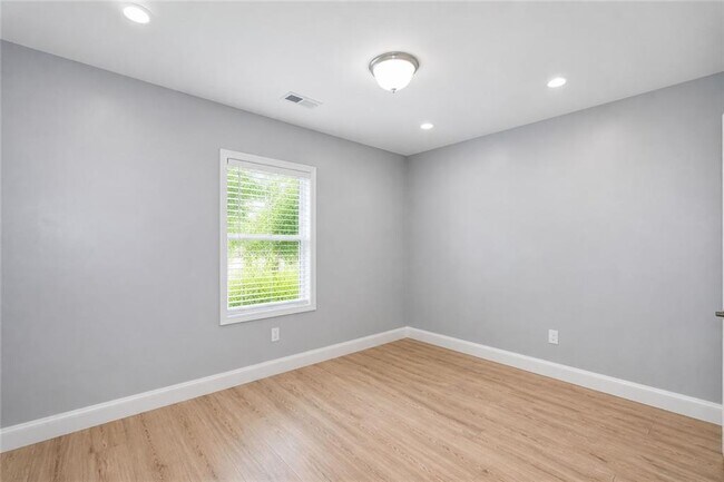 Building Photo - 2203 Wingate St SW