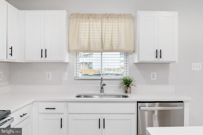 Building Photo - 7233 Statesman Blvd