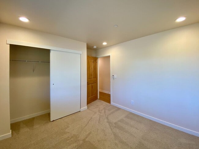Building Photo - COMING SOON! 3 Bedrooms, 2 Bathrooms with ...