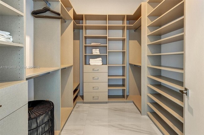 Building Photo - 17550 Collins Ave