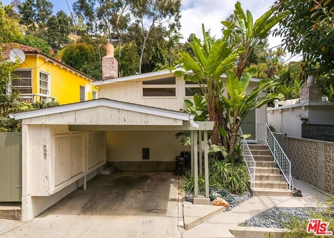 Building Photo - 8531 Walnut Dr