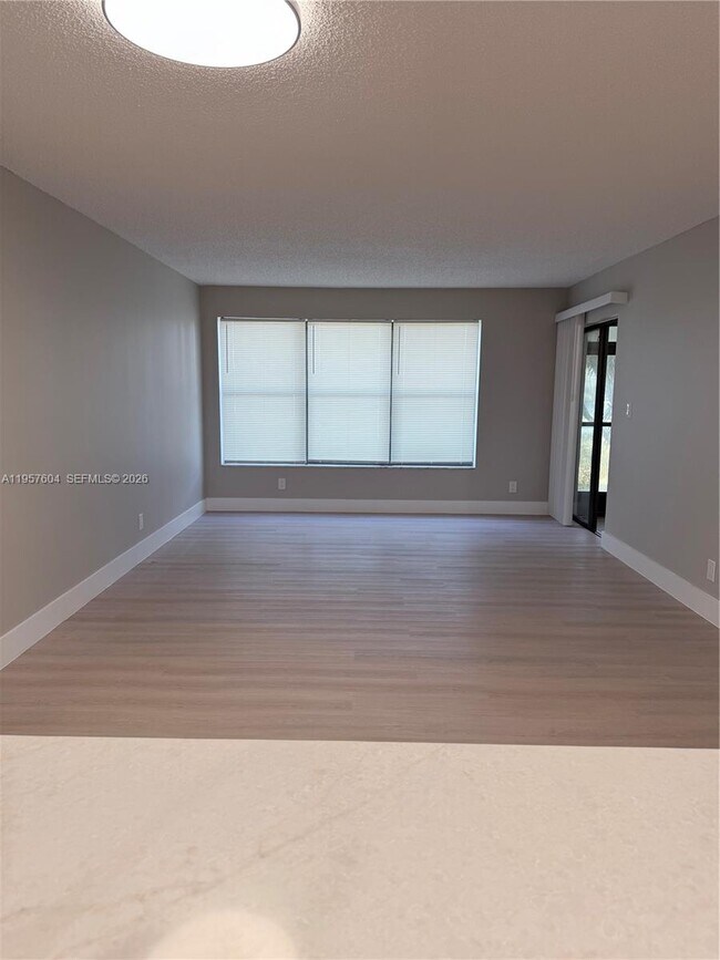 Building Photo - 2324 S Cypress Bend Dr