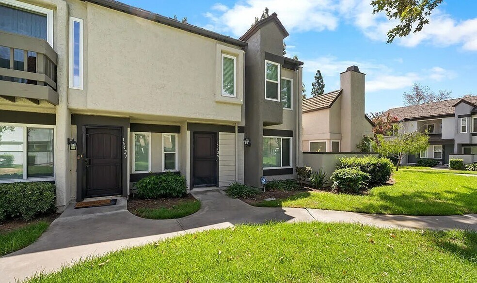 Building Photo - 16429 Westbrook Ln